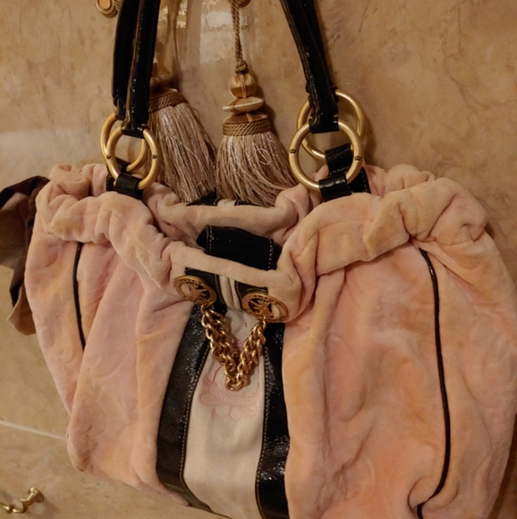 Meet your Posher, Dee - Picture 9 of 15